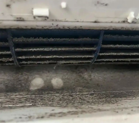 元氏空调吹的风有股烧焦味是怎么回事